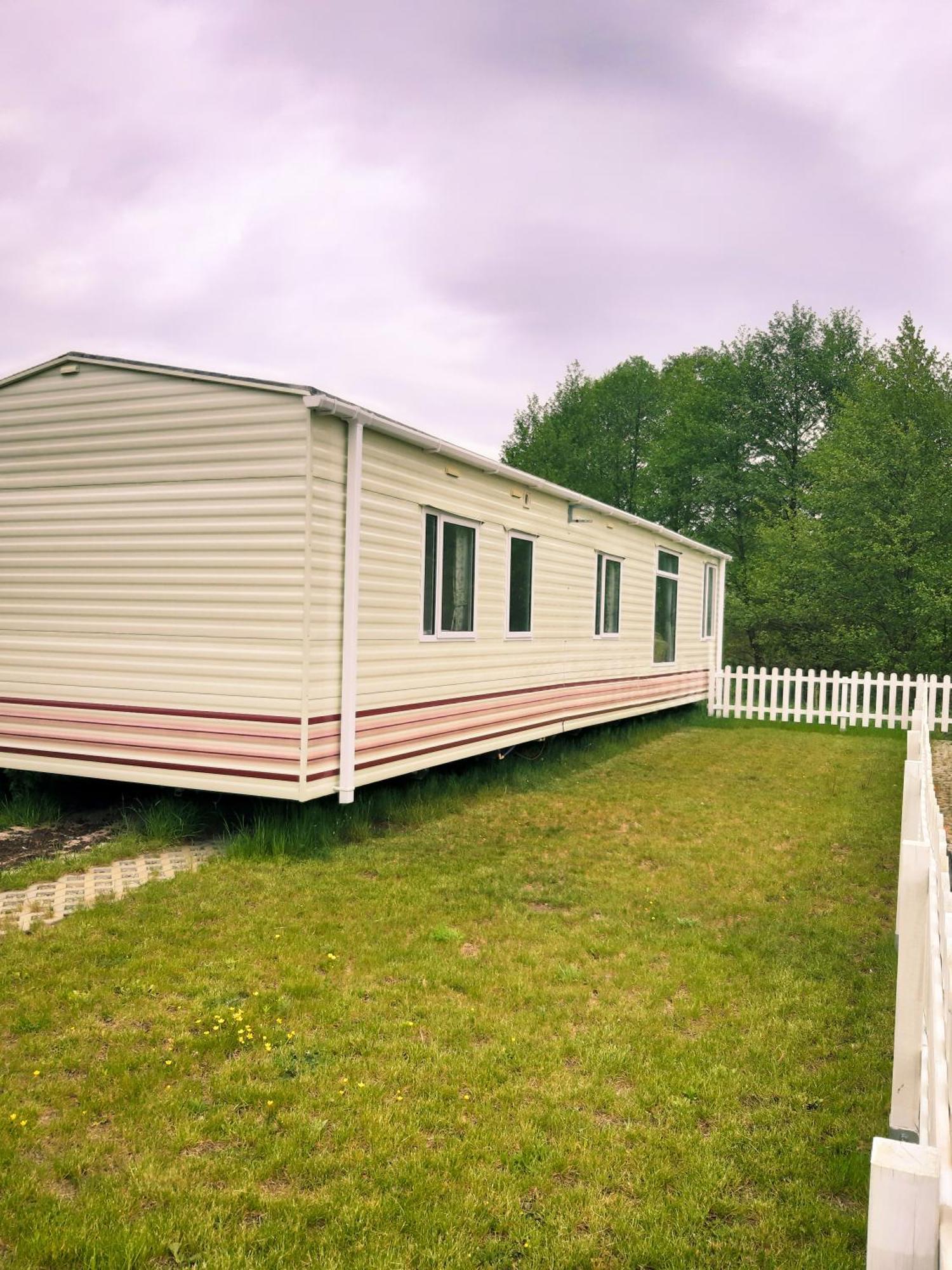 Lary Camping Homes - Domki Dabrowka Gostynin Kültér fotó